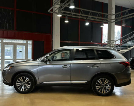 Серый Мицубиси Аутлендер, объемом двигателя 2.36 л и пробегом 130 тыс. км за 17300 $, фото 2 на Automoto.ua