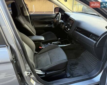 Серый Мицубиси Аутлендер, объемом двигателя 2.36 л и пробегом 136 тыс. км за 14900 $, фото 11 на Automoto.ua