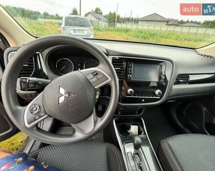 Сірий Міцубісі Аутлендер, об'ємом двигуна 2.36 л та пробігом 91 тис. км за 21150 $, фото 2 на Automoto.ua