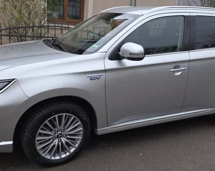 Серый Мицубиси Аутлендер, объемом двигателя 2.4 л и пробегом 174 тыс. км за 27300 $, фото 1 на Automoto.ua