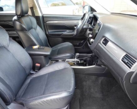 Сірий Міцубісі Аутлендер, об'ємом двигуна 2.4 л та пробігом 49 тис. км за 12100 $, фото 9 на Automoto.ua