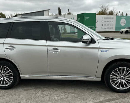 Сірий Міцубісі Аутлендер, об'ємом двигуна 2.36 л та пробігом 179 тис. км за 24950 $, фото 3 на Automoto.ua