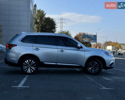 Міцубісі Аутлендер 2020 у Дніпро (Дніпропетровську) на Automoto.ua Сірий Міцубісі Аутлендер, об'ємом двигуна 2.36 л та пробігом 29 тис. км за 25500 $, фото 5 на Automoto.ua