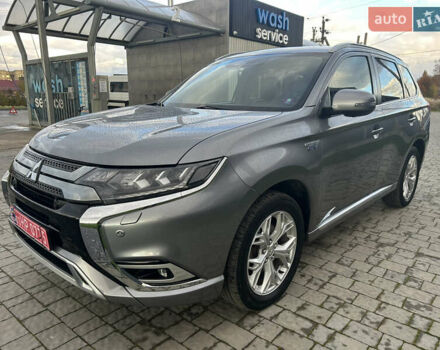 Сірий Міцубісі Аутлендер, об'ємом двигуна 0 л та пробігом 157 тис. км за 25900 $, фото 3 на Automoto.ua