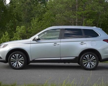 Серый Мицубиси Аутлендер, объемом двигателя 2.4 л и пробегом 35 тыс. км за 7600 $, фото 3 на Automoto.ua