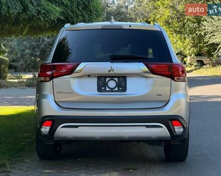 Серый Мицубиси Аутлендер, объемом двигателя 2.4 л и пробегом 80 тыс. км за 15900 $, фото 5 на Automoto.ua