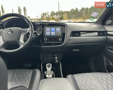 Сірий Міцубісі Аутлендер, об'ємом двигуна 2.36 л та пробігом 179 тис. км за 24950 $, фото 21 на Automoto.ua