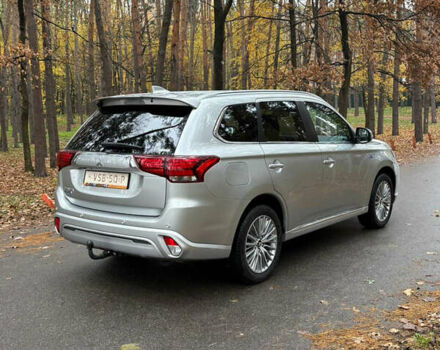 Серый Мицубиси Аутлендер, объемом двигателя 2.36 л и пробегом 179 тыс. км за 24900 $, фото 4 на Automoto.ua