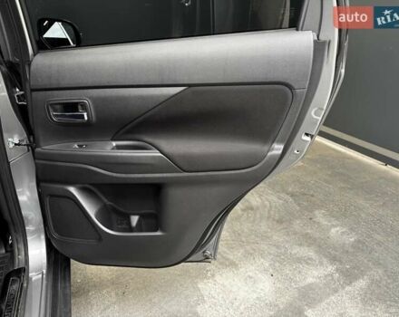 Серый Мицубиси Аутлендер, объемом двигателя 2 л и пробегом 91 тыс. км за 19000 $, фото 30 на Automoto.ua