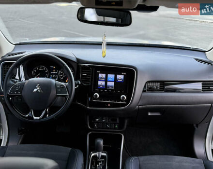 Міцубісі Аутлендер 2020 у Дніпро (Дніпропетровську) на Automoto.ua Сірий Міцубісі Аутлендер, об'ємом двигуна 2.36 л та пробігом 29 тис. км за 25500 $, фото 27 на Automoto.ua