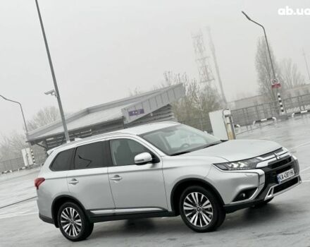 Серый Мицубиси Аутлендер, объемом двигателя 2.4 л и пробегом 24 тыс. км за 27950 $, фото 1 на Automoto.ua