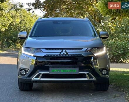 Серый Мицубиси Аутлендер, объемом двигателя 2.4 л и пробегом 80 тыс. км за 15900 $, фото 2 на Automoto.ua