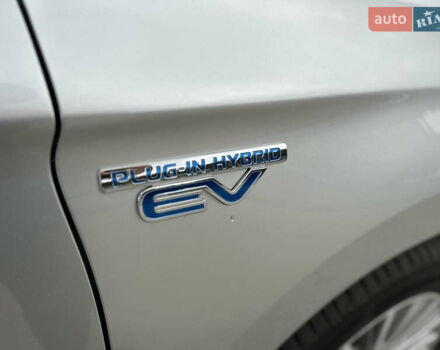 Сірий Міцубісі Аутлендер, об'ємом двигуна 2.36 л та пробігом 179 тис. км за 24950 $, фото 4 на Automoto.ua