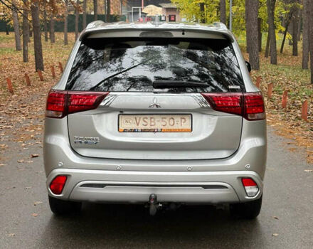 Серый Мицубиси Аутлендер, объемом двигателя 2.36 л и пробегом 179 тыс. км за 24900 $, фото 3 на Automoto.ua