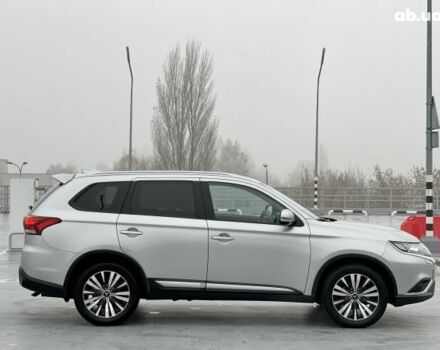 Серый Мицубиси Аутлендер, объемом двигателя 2.4 л и пробегом 24 тыс. км за 27950 $, фото 5 на Automoto.ua