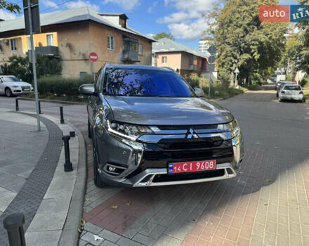Серый Мицубиси Аутлендер, объемом двигателя 2 л и пробегом 53 тыс. км за 21900 $, фото 11 на Automoto.ua
