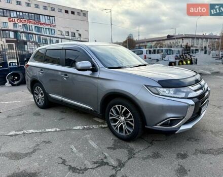 Серый Мицубиси Аутлендер, объемом двигателя 2.36 л и пробегом 136 тыс. км за 15000 $, фото 4 на Automoto.ua