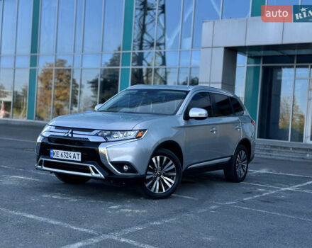 Міцубісі Аутлендер 2020 у Дніпро (Дніпропетровську) на Automoto.ua Сірий Міцубісі Аутлендер, об'ємом двигуна 2.36 л та пробігом 29 тис. км за 25500 $, фото 3 на Automoto.ua