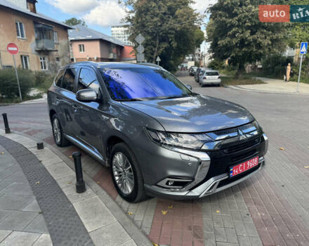 Серый Мицубиси Аутлендер, объемом двигателя 2 л и пробегом 53 тыс. км за 21900 $, фото 1 на Automoto.ua