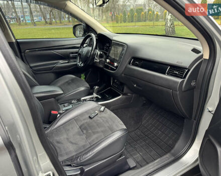 Серый Мицубиси Аутлендер, объемом двигателя 2.36 л и пробегом 142 тыс. км за 21500 $, фото 23 на Automoto.ua