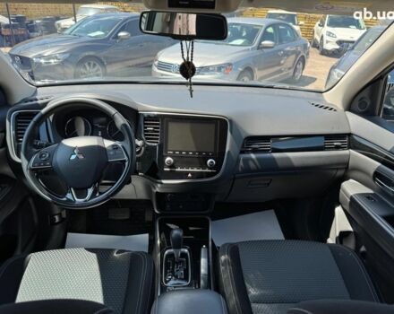 Серый Мицубиси Аутлендер, объемом двигателя 2 л и пробегом 58 тыс. км за 21790 $, фото 17 на Automoto.ua