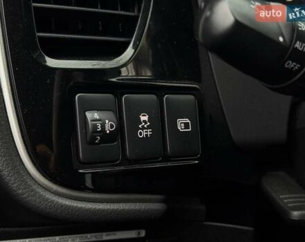 Серый Мицубиси Аутлендер, объемом двигателя 2 л и пробегом 122 тыс. км за 20990 $, фото 25 на Automoto.ua