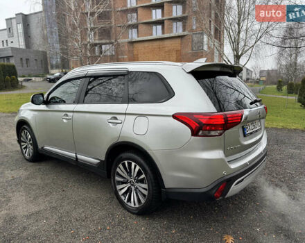 Серый Мицубиси Аутлендер, объемом двигателя 2.36 л и пробегом 142 тыс. км за 21500 $, фото 3 на Automoto.ua