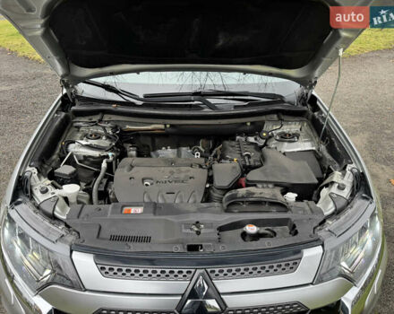 Серый Мицубиси Аутлендер, объемом двигателя 2.36 л и пробегом 142 тыс. км за 21500 $, фото 27 на Automoto.ua