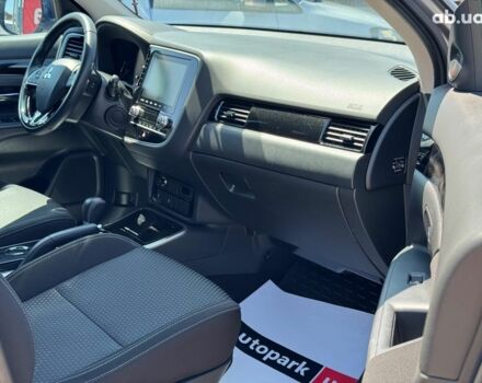 Серый Мицубиси Аутлендер, объемом двигателя 2 л и пробегом 58 тыс. км за 21790 $, фото 14 на Automoto.ua