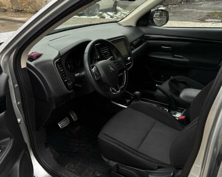 Сірий Міцубісі Аутлендер, об'ємом двигуна 2 л та пробігом 63 тис. км за 22500 $, фото 7 на Automoto.ua