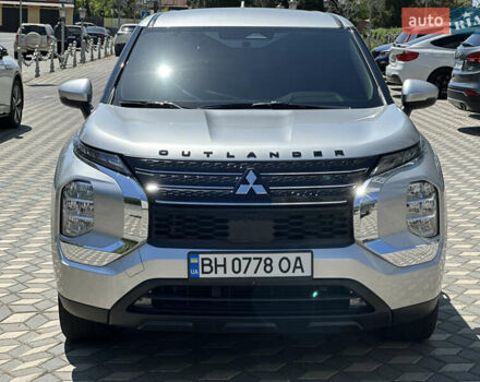 Серый Мицубиси Аутлендер, объемом двигателя 2.5 л и пробегом 94 тыс. км за 23500 $, фото 1 на Automoto.ua