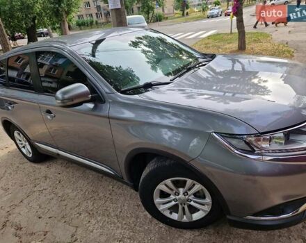 Серый Мицубиси Аутлендер, объемом двигателя 2 л и пробегом 150 тыс. км за 19000 $, фото 1 на Automoto.ua