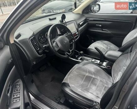 Серый Мицубиси Аутлендер, объемом двигателя 2 л и пробегом 122 тыс. км за 19988 $, фото 10 на Automoto.ua