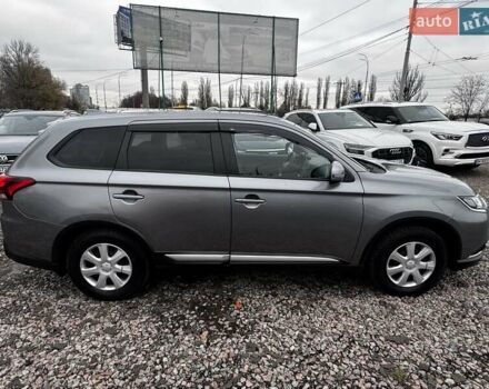 Серый Мицубиси Аутлендер, объемом двигателя 2 л и пробегом 122 тыс. км за 19988 $, фото 7 на Automoto.ua