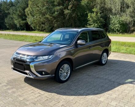 Серый Мицубиси Аутлендер, объемом двигателя 2.4 л и пробегом 24 тыс. км за 17000 $, фото 2 на Automoto.ua