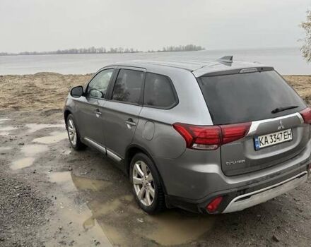 Серый Мицубиси Аутлендер, объемом двигателя 2 л и пробегом 179 тыс. км за 20000 $, фото 2 на Automoto.ua