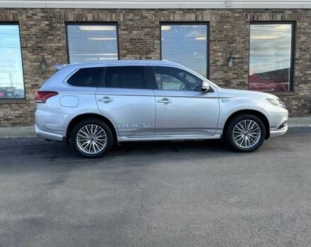 Серый Мицубиси Аутлендер, объемом двигателя 2.4 л и пробегом 21 тыс. км за 15600 $, фото 2 на Automoto.ua