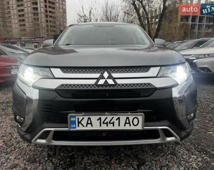 Серый Мицубиси Аутлендер, объемом двигателя 2 л и пробегом 122 тыс. км за 19988 $, фото 5 на Automoto.ua