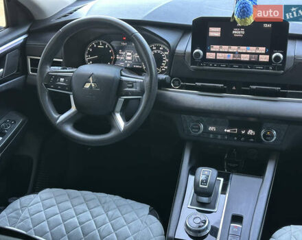 Серый Мицубиси Аутлендер, объемом двигателя 2.5 л и пробегом 94 тыс. км за 23500 $, фото 7 на Automoto.ua