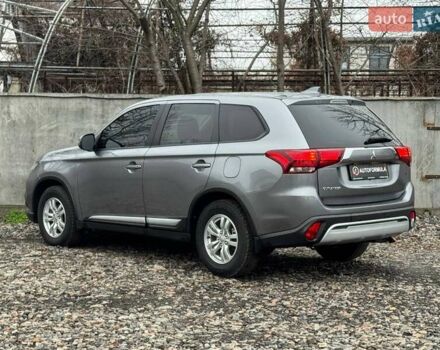 Серый Мицубиси Аутлендер, объемом двигателя 2 л и пробегом 122 тыс. км за 20990 $, фото 5 на Automoto.ua