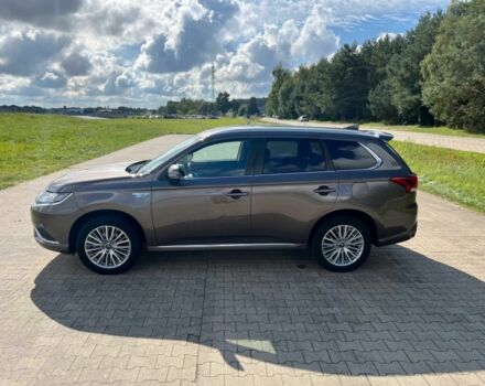 Серый Мицубиси Аутлендер, объемом двигателя 2.4 л и пробегом 24 тыс. км за 17000 $, фото 4 на Automoto.ua