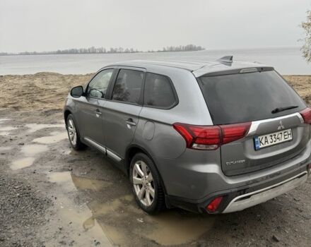 Сірий Міцубісі Аутлендер, об'ємом двигуна 2 л та пробігом 179 тис. км за 20000 $, фото 3 на Automoto.ua