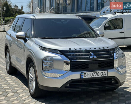 Серый Мицубиси Аутлендер, объемом двигателя 2.5 л и пробегом 94 тыс. км за 23500 $, фото 2 на Automoto.ua