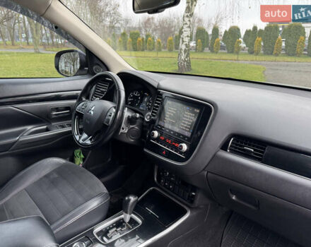 Серый Мицубиси Аутлендер, объемом двигателя 2.36 л и пробегом 142 тыс. км за 21500 $, фото 24 на Automoto.ua