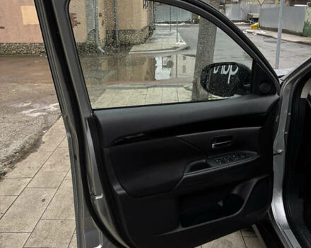 Сірий Міцубісі Аутлендер, об'ємом двигуна 2 л та пробігом 63 тис. км за 22500 $, фото 5 на Automoto.ua