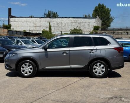 Серый Мицубиси Аутлендер, объемом двигателя 2 л и пробегом 58 тыс. км за 21790 $, фото 1 на Automoto.ua