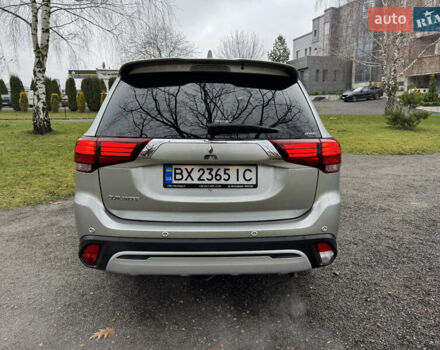 Серый Мицубиси Аутлендер, объемом двигателя 2.36 л и пробегом 142 тыс. км за 21500 $, фото 5 на Automoto.ua