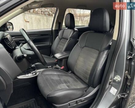 Серый Мицубиси Аутлендер, объемом двигателя 2 л и пробегом 122 тыс. км за 20990 $, фото 10 на Automoto.ua