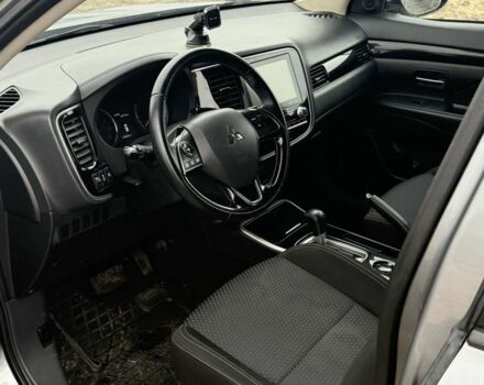 Сірий Міцубісі Аутлендер, об'ємом двигуна 2 л та пробігом 179 тис. км за 20000 $, фото 4 на Automoto.ua