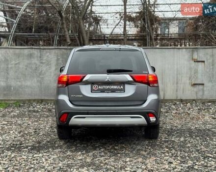 Серый Мицубиси Аутлендер, объемом двигателя 2 л и пробегом 122 тыс. км за 20990 $, фото 8 на Automoto.ua